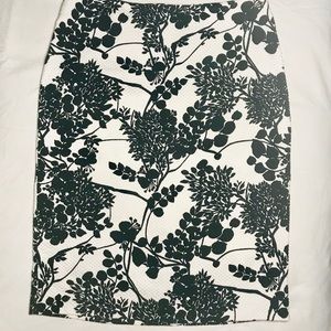 Black and white Talbots pencil skirt size 4